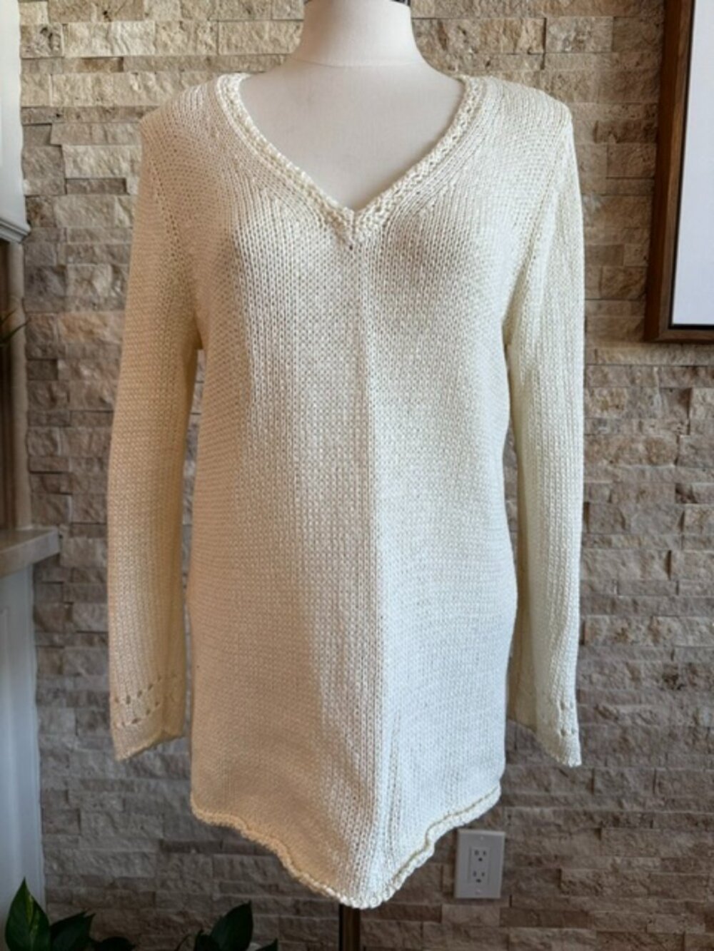 J. Jill White Long Sleeve V Neck sweater Large